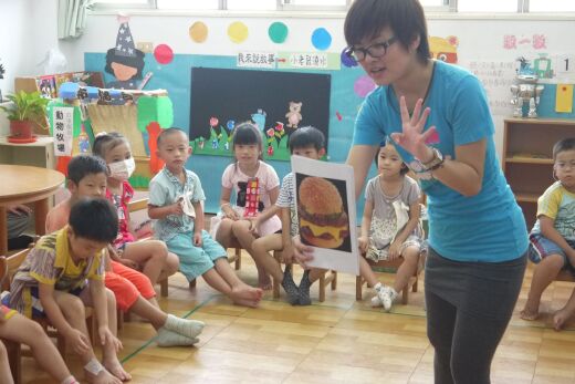 民國101學年度兒童美語助理師資培育就業學程：學生教學實況